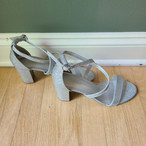Dream Pairs Silver Block Heel Sandal, Size 8 - Picture 5 of 5